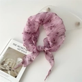 Pañuelo triangular plisado lavanda con pequeño estampado floral y lazo elegante - 60*60*105cm / Púrpura Magenta Floral (3压纹花玫紫)