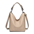 Sac seau beige avec gaufrage crocodile, bandoulière réglable et détails métalliques - Abricot