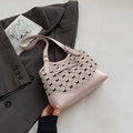 Bolso tipo cubo rosa de cuadros con bordado de lazo y colgante de corazón en blazer - Rosa Sin Colgante