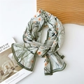 Sciarpa lunga in chiffon bianco crema e verde salvia con delicati motivi floreali - 35*145cm / Base Bianca Rami Verdi Floreale (6纱巾数枝梅绿)