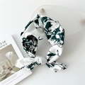 Foulard fleuri en coton et lin blanc avec imprimé vert foncé, style noué élégant - 58*58cm / Fond Blanc Fleurs à l'Encre de Chine