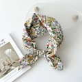 Foulard en coton lin à fleurs avec motifs vintage jaunes et bleus en forme de nœud - 58*58cm / Grande Marguerite Bordure