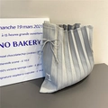 Detail of light gray pleated knit tote bag with side bow and brand label detail - Gray