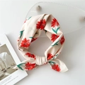 Foulard en coton et lin à fleurs rouges sur un fond crème doux et élégant - 58*58cm / Feuilles Vertes Fleurs Oranges