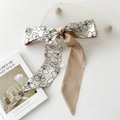 Pañuelo de seda floral elegante con reverso de satén champán en forma de lazo - 4 Flores Pintadas a Mano