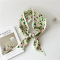 Foulard étroit en soie vert clair avec motifs floraux roses et bords blancs - 7 Fleurs vertes et roses