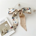 Foulard cheveux en satin champagne avec feuilles tropicales bleues et fleurs - 5 Fleur Blanche Beige