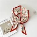 Foulard étroit en soie à motif floral crème et rouge, idéal pour cheveux ou sacs - 10 Marguerite Orange-Rouge