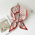Foulard étroit en soie à imprimé floral rouge avec bordures rouges contrastées - 14 Petites fleurs orange-rouge