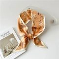 Élégant foulard étroit en soie orange abricot avec motifs floraux pour cou ou poignet - 16 Style français fleuri