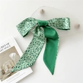 Élégant foulard en soie vert émeraude avec imprimé léopard cœur noué en ruban - 15 Cœur Léopard Vert