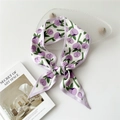Twilly en satin étroit avec imprimé tulipes violettes sur fond blanc pour sacs - 21 Tulipes violettes