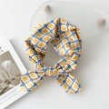 Foulard en coton et lin jaune avec motif floral bleu noué en forme de nœud - 58*58cm / Fleur à Carreaux Jaune