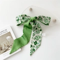 Foulard ruban vert en soie avec motif trèfle rétro et finition brillante - 16 Trèfle à quatre feuilles vert