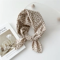 Foulard en coton et lin beige clair avec motif floral rouge foncé pour cheveux - 58*58cm / Fleur de Fourche Beige