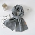Schicker grauer Strickschal mit hohlem Rautenmuster und Logo-Etikett aus Leder - 20*160cm / Grau