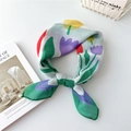 Foulard en coton et lin avec imprimé tulipes, noué en style nœud papillon élégant - Tulipe Quadricolore Vert