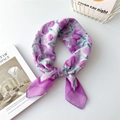 Chices Baumwoll-Leinen-Halstuch mit elegantem lila und magenta Blumenmuster-Print - Wellenrahmen Bunte Blumen Lila