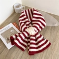 Sciarpa in maglia a righe rosse e bianche con fiocco color crema e consistenza morbida - A righe rosse e bianche