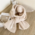 Creamy beige ribbed knit scarf with branded woven label on textured wooden background - 21x162cm / Beige