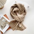 Sciarpa spessa in maglia pied de poule marrone e bianca con etichetta minimalista - Cachi