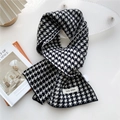 Sciarpa classica in maglia pied de poule bianca e nera con etichetta minimalista - Nero