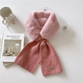 Sciarpa in pelliccia sintetica rosa con inserti in maglia e targhetta in metallo - 11*100cm / Rosa