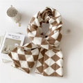 Cozy knit scarf with classic brown and white diamond pattern in soft long wool style - 30*180cm / Khaki