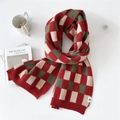 Écharpe épaisse en maille à carreaux rouge, vert et beige au style vintage - Damier Tricolore Rouge