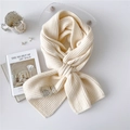 Bufanda chic blanco crema de punto grueso con diseño cruzado y textura suave y cálida - Talla única / crema