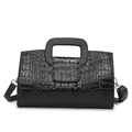 Elegante borsa nera a motivo coccodrillo con manico integrato e tracolla rimovibile - Nero