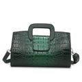 Borsa a mano verde scuro motivo coccodrillo con manico traforato e tracolla - Verde