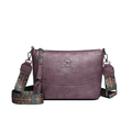 Lilafarbene Beuteltasche aus Leder mit Litschi-Struktur und Ethno-Blumen-Schultergurt - Lila