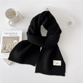 Sciarpa nera in maglia grossa minimalista con etichetta emo su trama strutturata - Nero