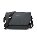 Matzwarte crossbodytas voor heren met Move to Future print en verstelbare riem - Zwart