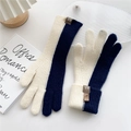 Detail of blue and white split-finger knit gloves with leather tag and ribbed texture - One Size / Navy Color Block