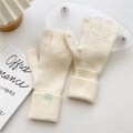 Detalle de guantes de punto blanco roto con puños elásticos y aberturas en los dedos - Talla única / Blanco Roto