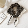 Écharpe florale vintage noire avec bordure en dentelle blanche pour femmes - Foulard Triangle En Dentelle Florale Noire (2G棉三角蕾丝花黑)
