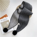 Sciarpa lunga a maglia a righe bianche e nere con pompon neri per l'inverno - A Righe Nero