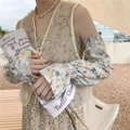 Detailed view of floral sun protection sleeves with delicate beige lace trim finish - One Size / Dandelion Blue