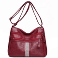 Borsa a tracolla bordeaux in ecopelle con tasche multiple e decoro in strass - Stile Strass Verticale (1558-1) / Rosso