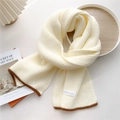 Sciarpa in maglia a coste bianco crema con bordi a contrasto marrone scuro - Bianco Latte (Bordo Marrone)