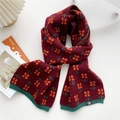 Dunkelroter Strickschal mit orangefarbenem Blumenmuster und grünem Saumkontrast - Orange Floral Jujuberot (MX0175)