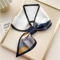 Elegante foulard di seta con stampa paesaggistica a fiocco in cornice dorata - Paesaggio Montagne Blu Marino e Arancione (4F)