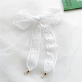 Nastro per capelli in pizzo bianco con ricamo floreale e ciondolo con perla bianca - Bianco
