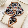 Elegante sciarpa in seta blu navy con stampa a margherite e bordo in raso marrone - Cicoria Nero (3F)