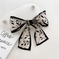 Foulard sottile per capelli in organza bianca con stampa di foglie nere e lacci lunghi - Foglie Cachi