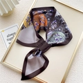 Sciarpa floreale vintage arancione e viola con bordo scuro in un'elegante cornice dorata - Cuore a Quattro Foglie Viola (11F)
