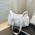 Borsa tote minimalista in nylon bianco con dettaglio fiocco e tracolla regolabile - Blu
