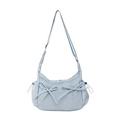 Sac croissant en nylon bleu clair avec nœuds et bandoulière réglable pour le quotidien - Bleu